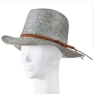 Women's wool hat case of 6